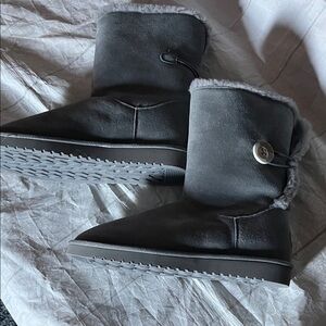 KOOLABURRA by uGG Gray Winter Boots size 10